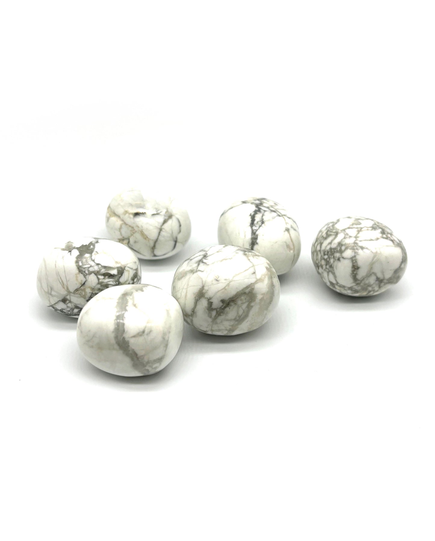 Howlit kristall – lugnande sten för stress, sömn och andlig insikt