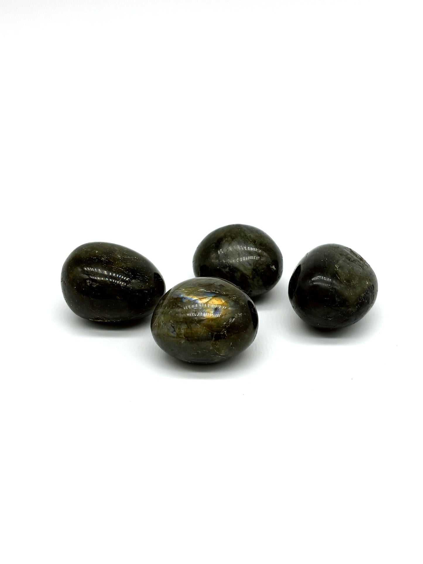 Labradorit kristall – beskyddande sten för intuition, aura och andlig utveckling