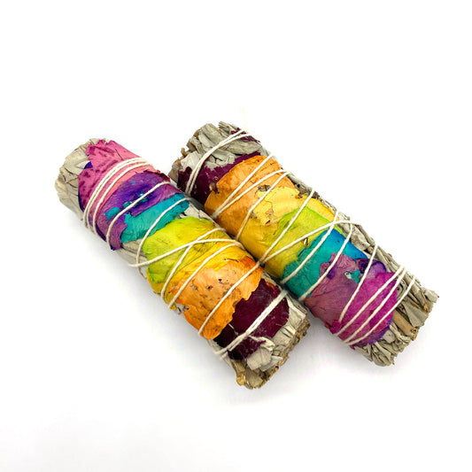 Salvia utsmyckad med rosenblad