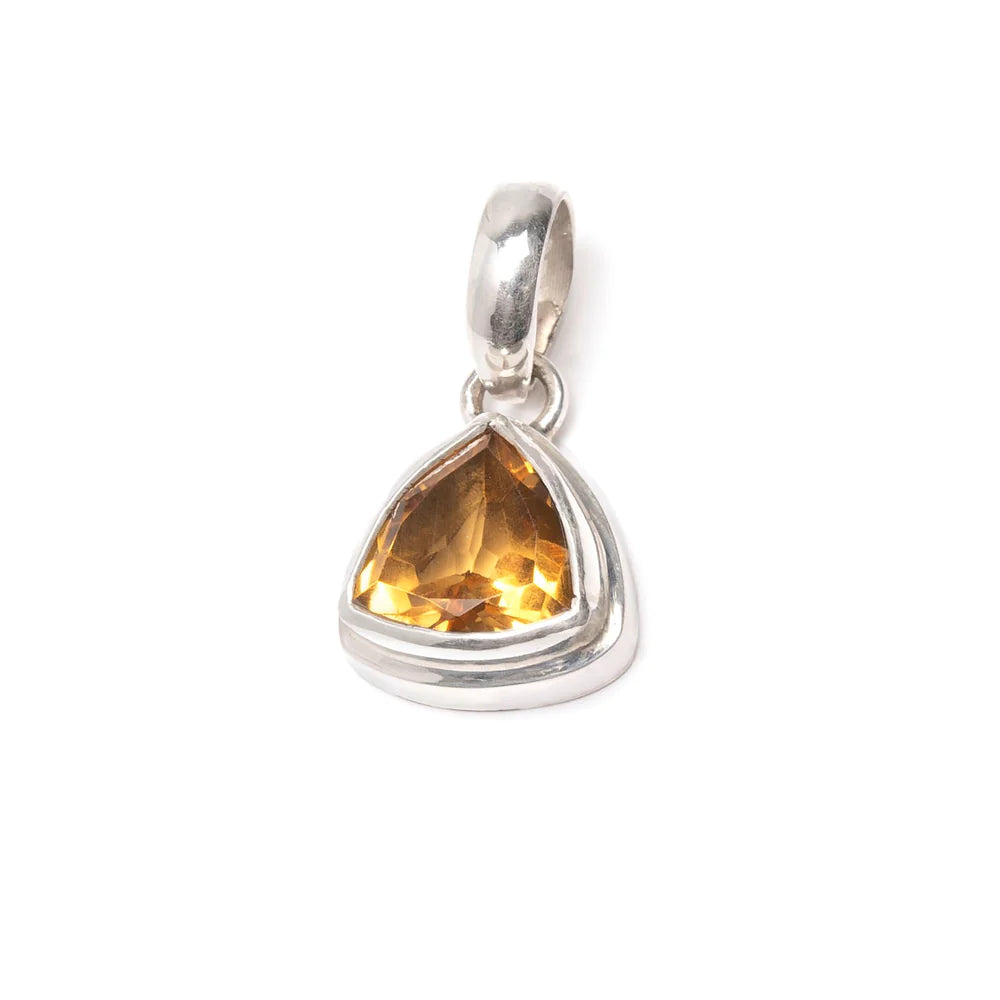 Citrin-hänge i silver – fasettslipad trekantig gyllengul sten som sprider energi, glädje och positivitet