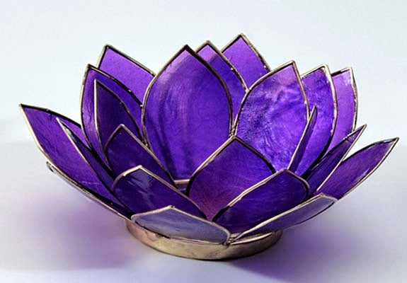 Lotusformad ljuslykta av ostronskal, stämningsfullt sken, 14 cm diameter