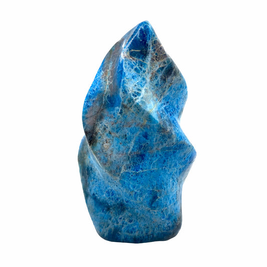 Blå Apatit med flammasymbol – kreativitet, energi och balans, chakra hals, tredje öga, krona, storlek 11,5x7 cm