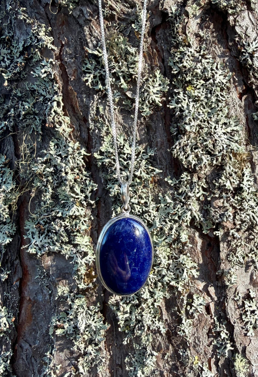 Lapis Lazuli hänge i silver – djupblå elegans