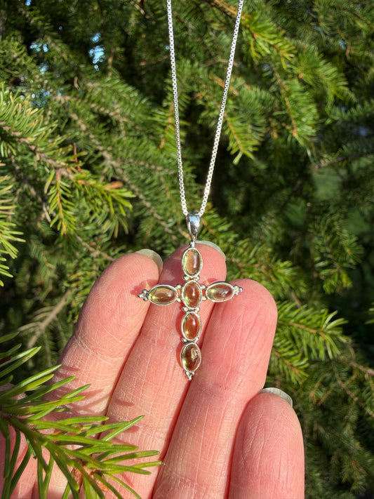 Peridot kors i äkta silver