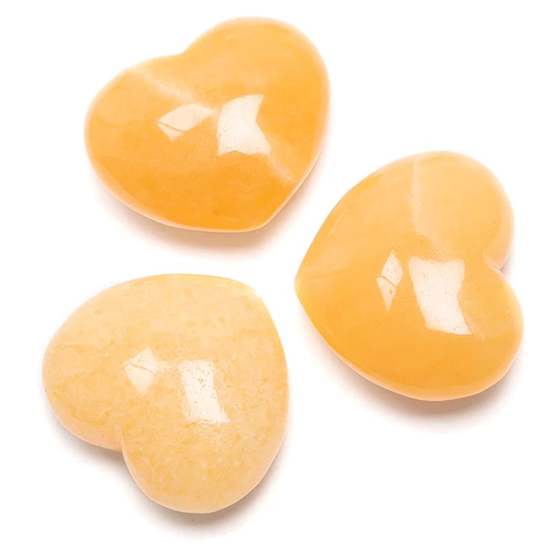 Orange/gul Kalcit – bulligt kristallhjärta för glädje, positiv energi och balans, vacker att hålla i handen eller som dekoration i hemmet
