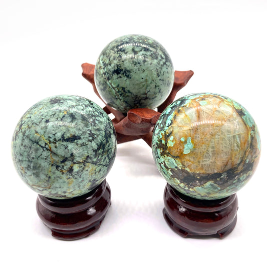 Polerat turkosklot, unikt kristallklot som främjar tur, styrka och andlig kommunikation