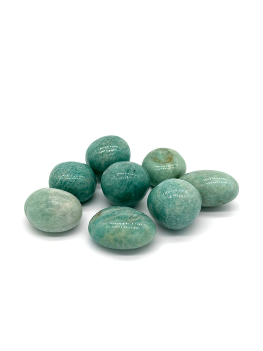 Amazonit sten – lugn, mod och personlig kraft, arbetar med hals- och hjärtchakrat