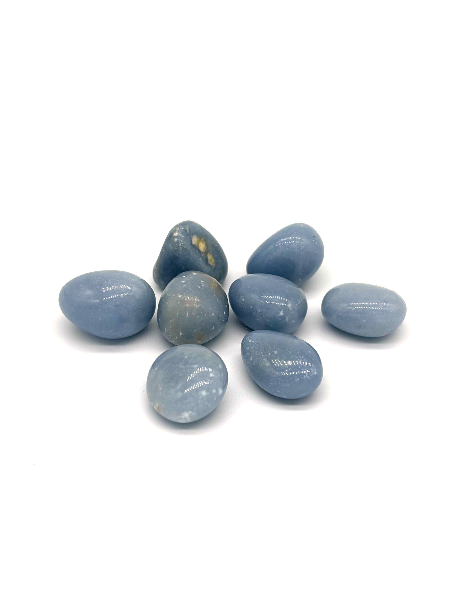 Angelit sten – blå kristall för halschakra, kontakt med änglar och andevärlden