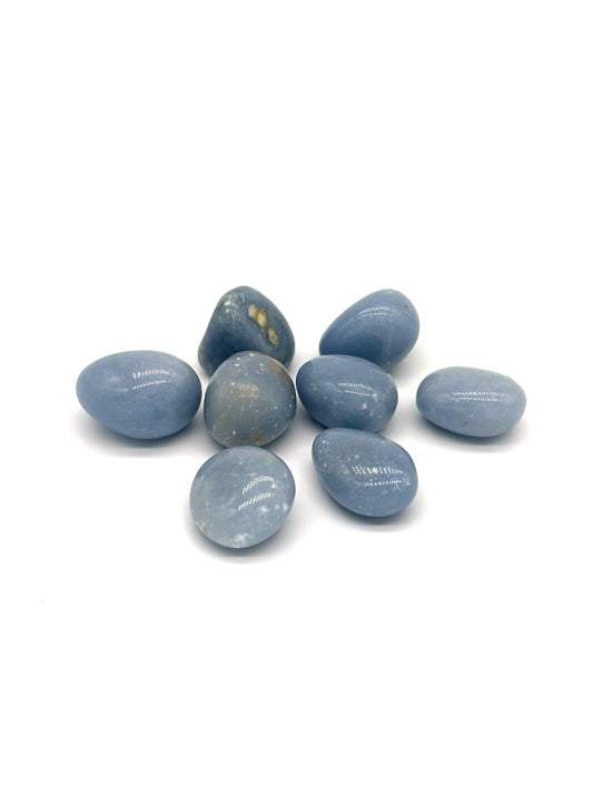 Angelit sten – blå kristall för halschakra, kontakt med änglar och andevärlden