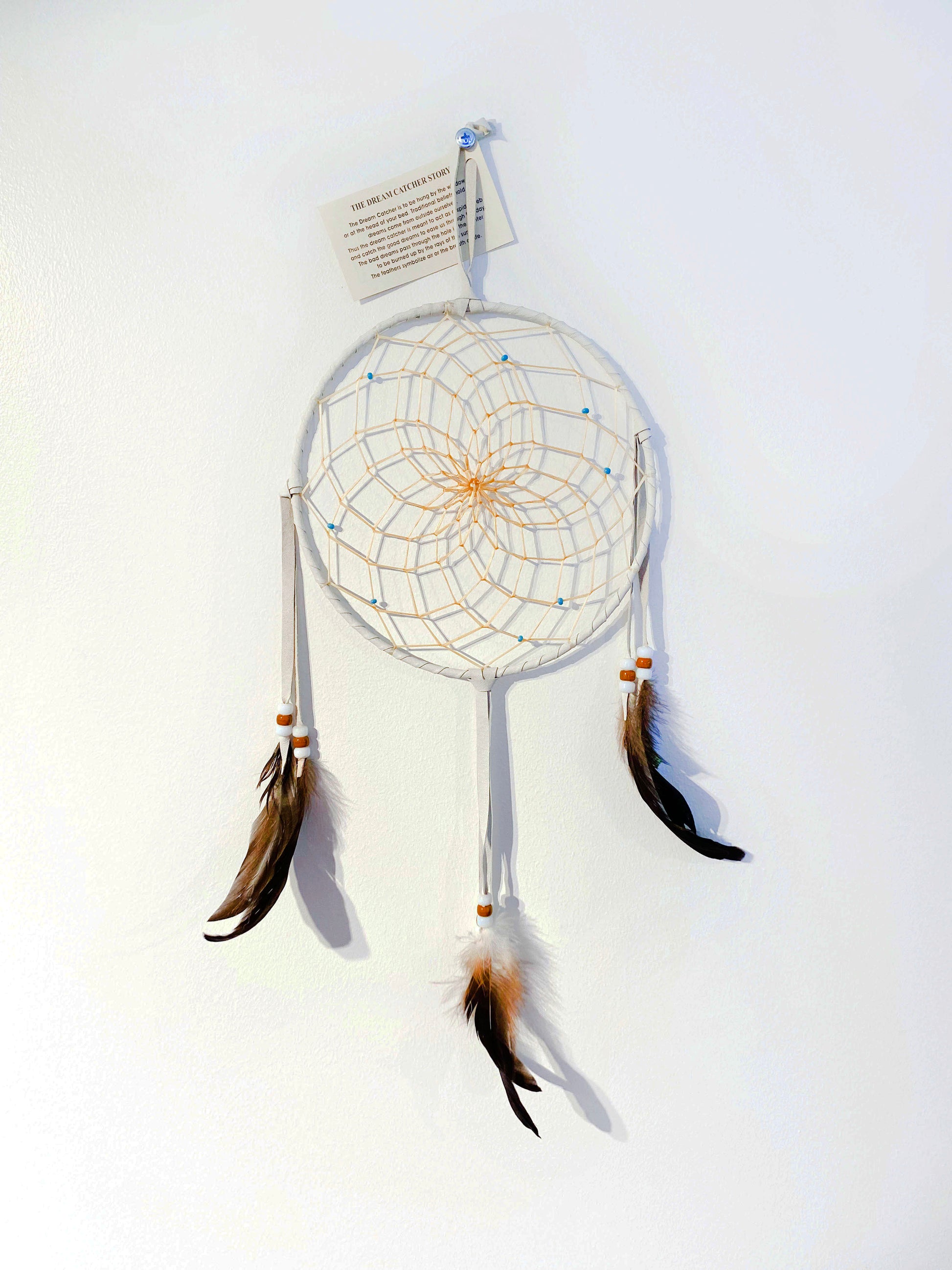 Vit drömfångare 20 cm handgjord enligt Navajoindianernas tradition från New Mexico