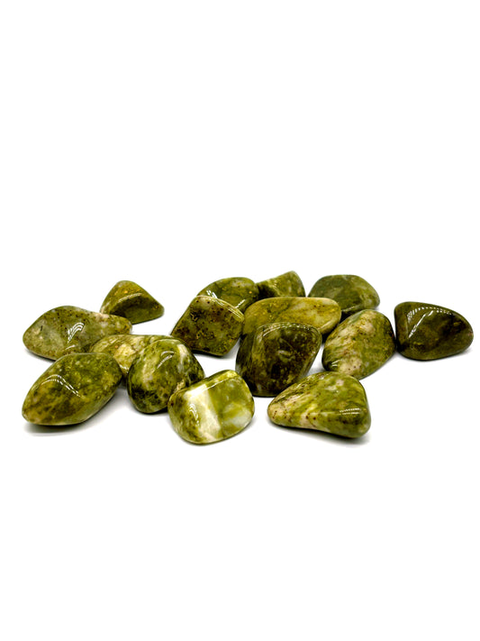 Epidot – energihöjande och positiv sten för rot-, hjärt-, mage- och solar plexus chakra, frigör negativitet och stärker optimism