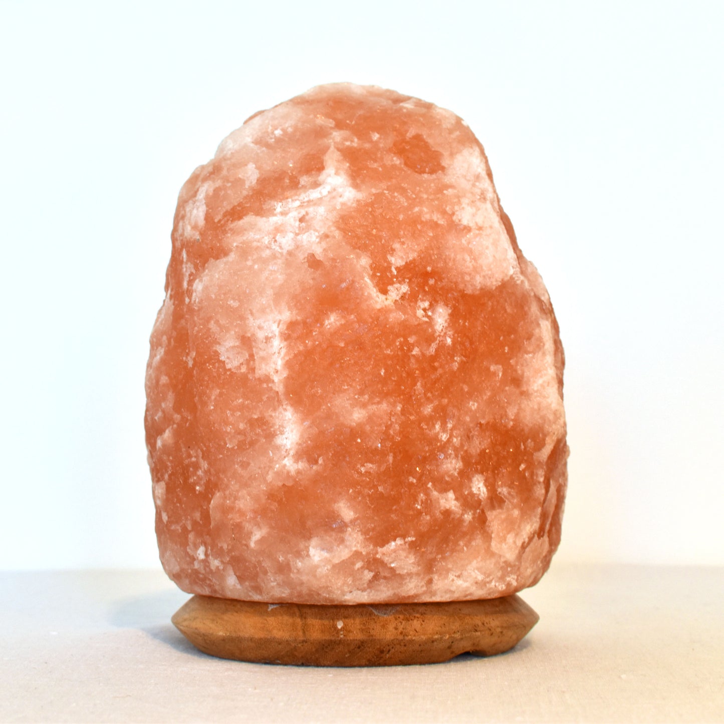 Himalaya saltkristallampa 4–6 kg med varmt sken – unik naturlig lampa för hälsa och inredning