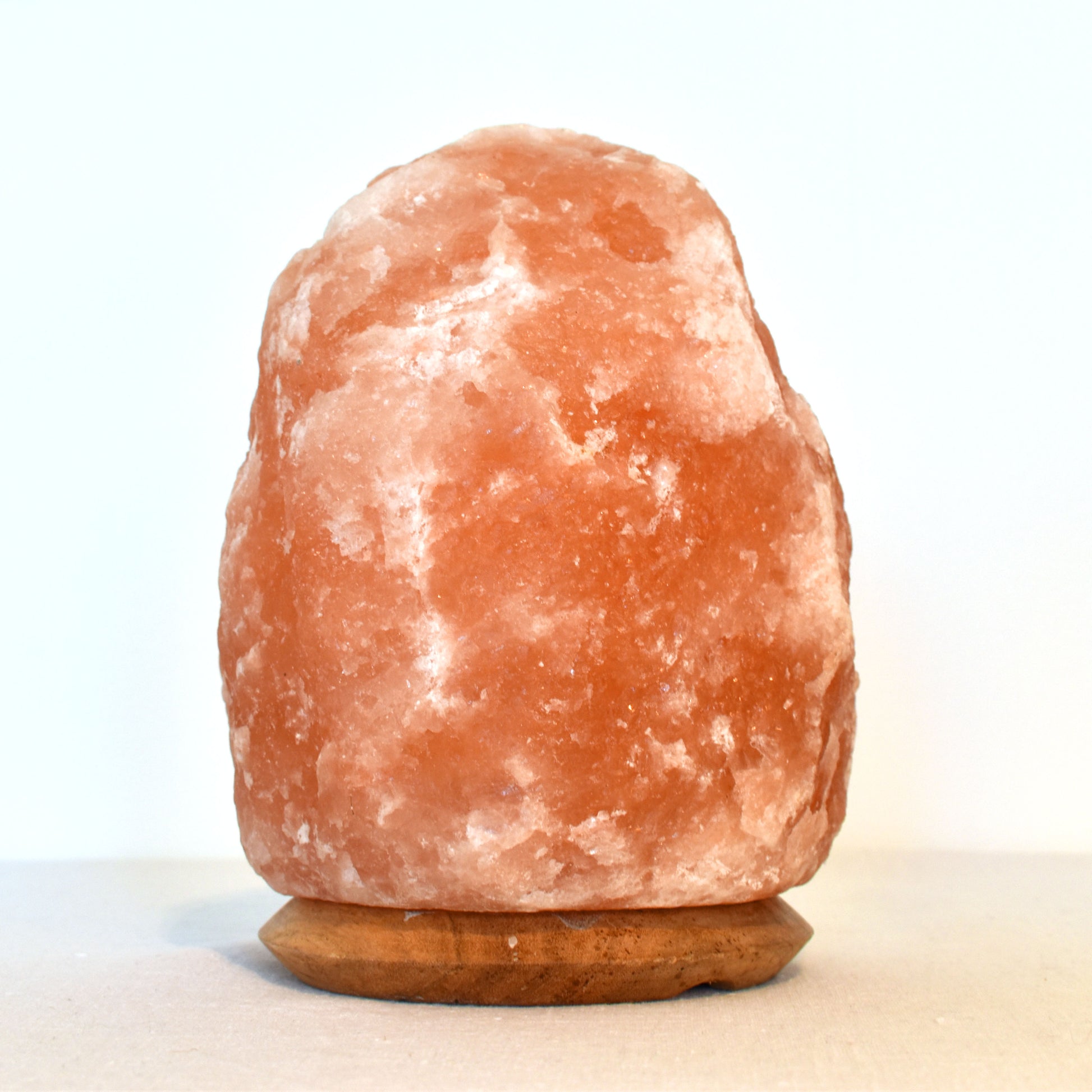 Himalaya saltkristallampa 4–6 kg med varmt sken – unik naturlig lampa för hälsa och inredning