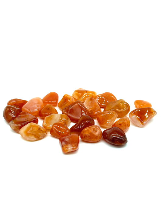 Karneol sten – stärker familjeband, kreativitet och balans, arbetar med navel- och sakralchakra