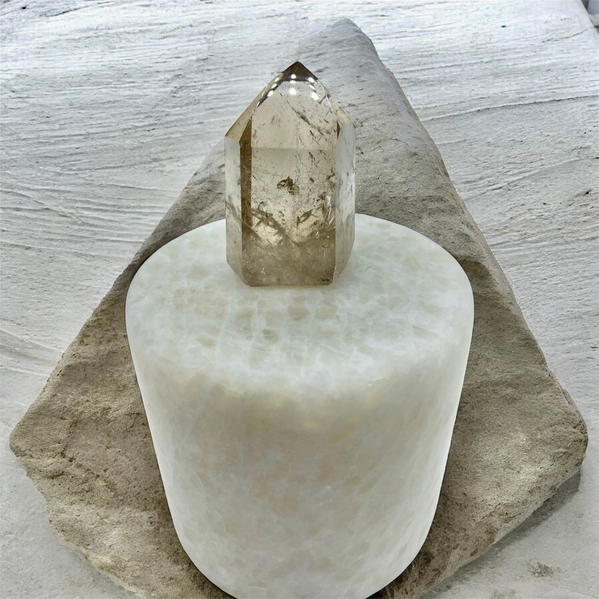 Sexkantigt rökkvarts-torn – liten obelisk för jordning och beskydd