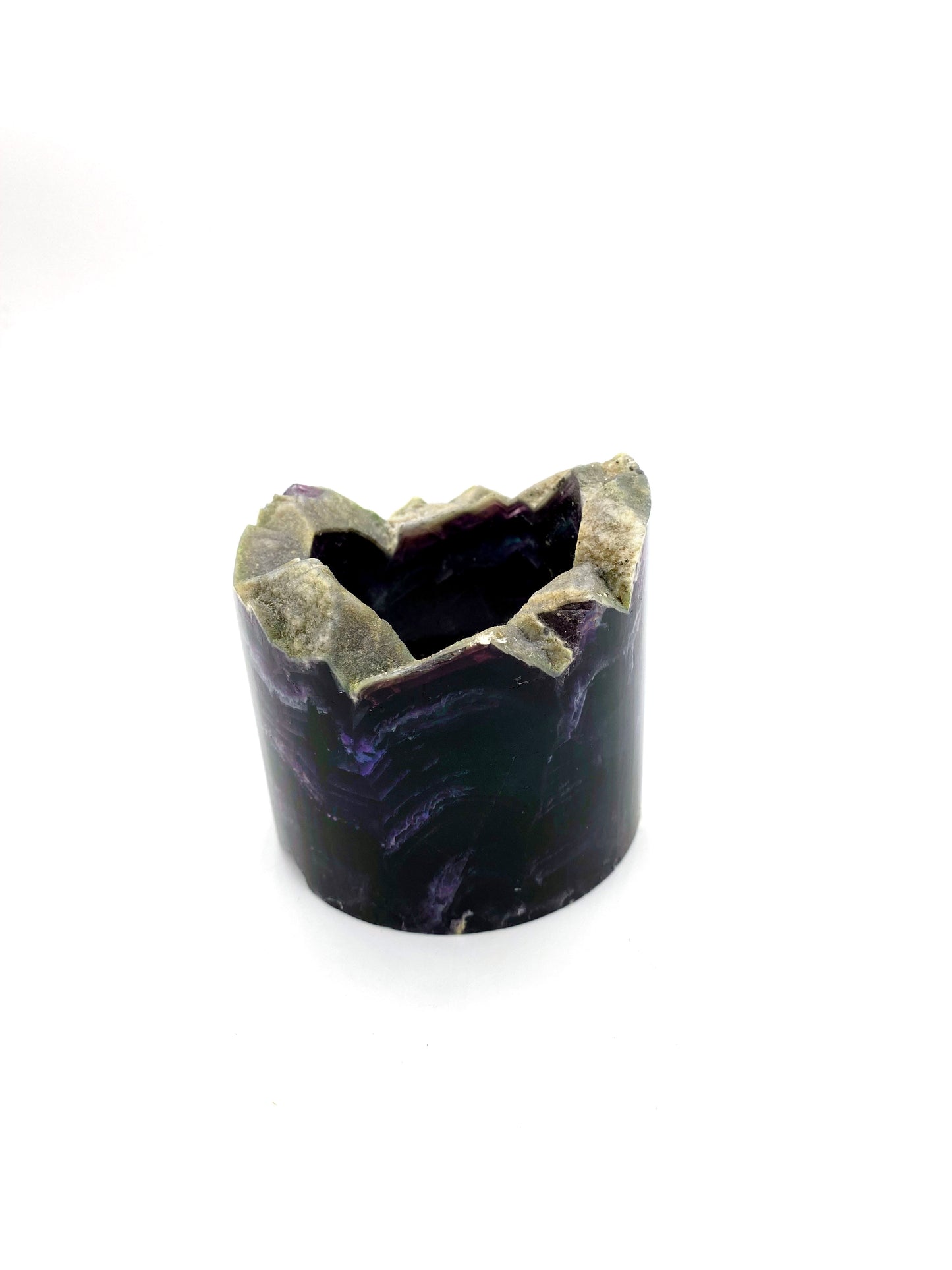 Fluorit lykta i mörklila med cylinderform, perfekt för bord eller fat, skapar harmonisk atmosfär