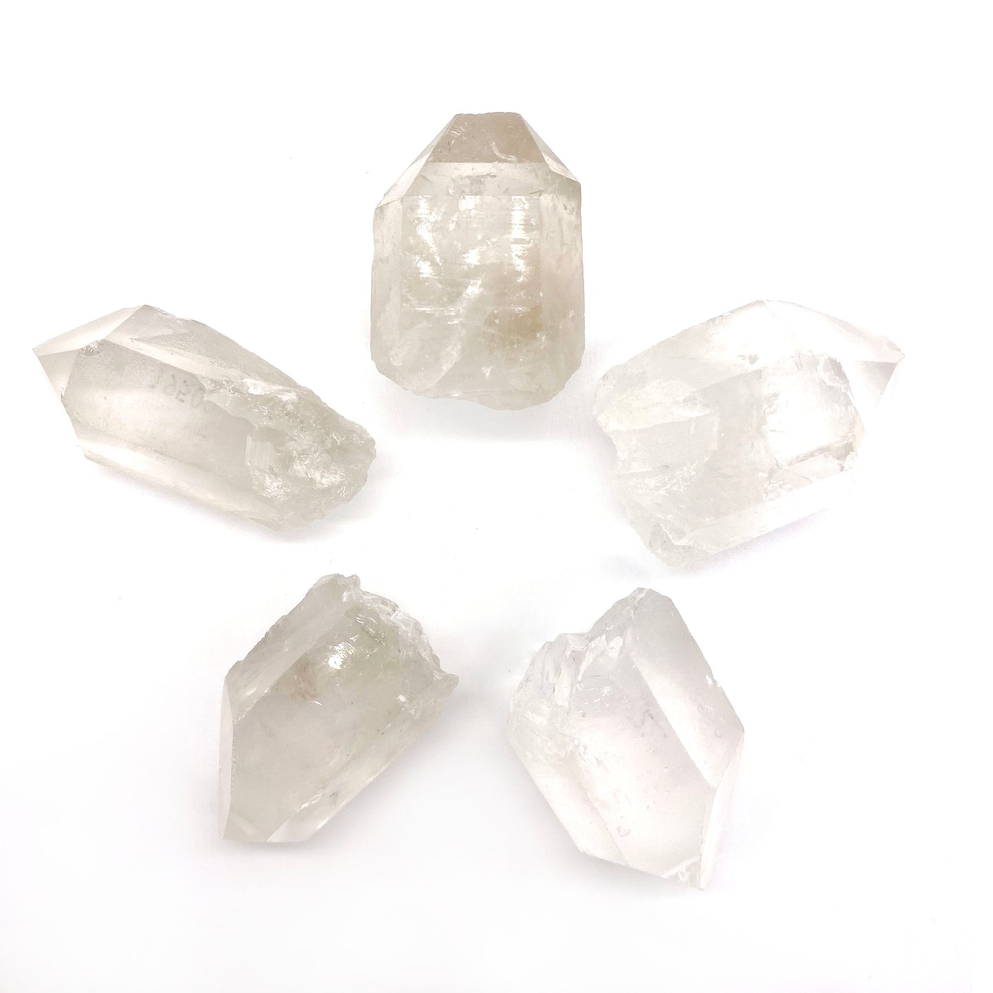 Naturlig bergkristallspets för chakra, energi och kristallnät