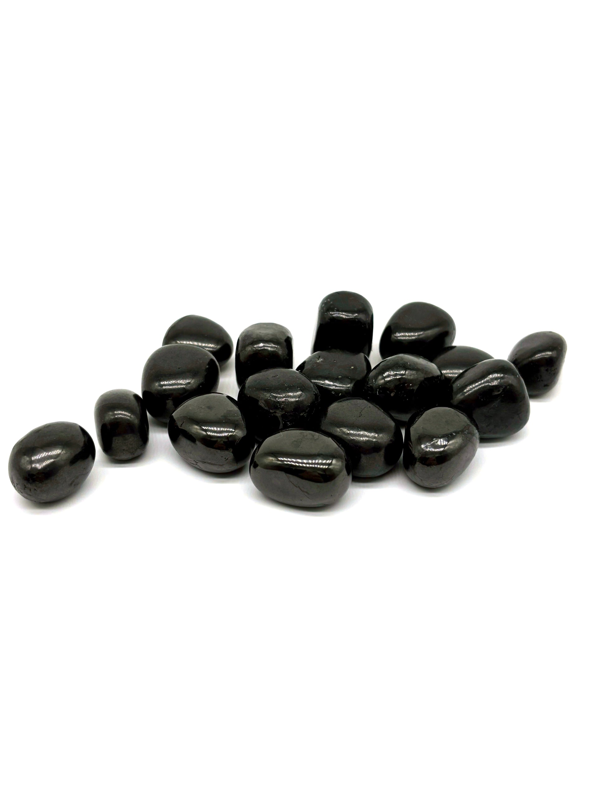 Shungit – jordande och beskyddande sten för rotchakrat, renar energi och skyddar mot elektromagnetisk strålning