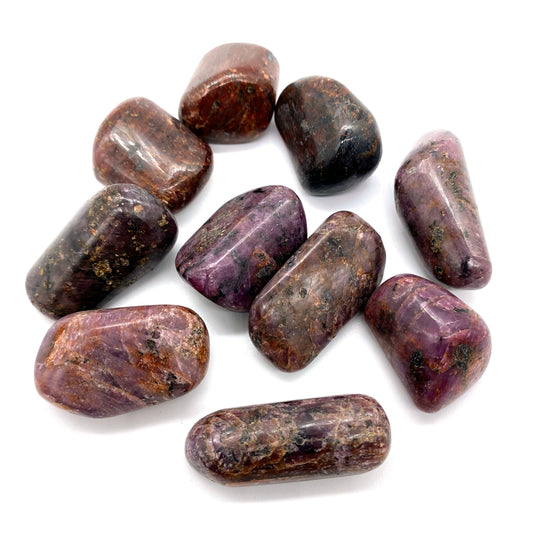 Trumlad rubin – naturlig ädelsten för energi, passion och meditation